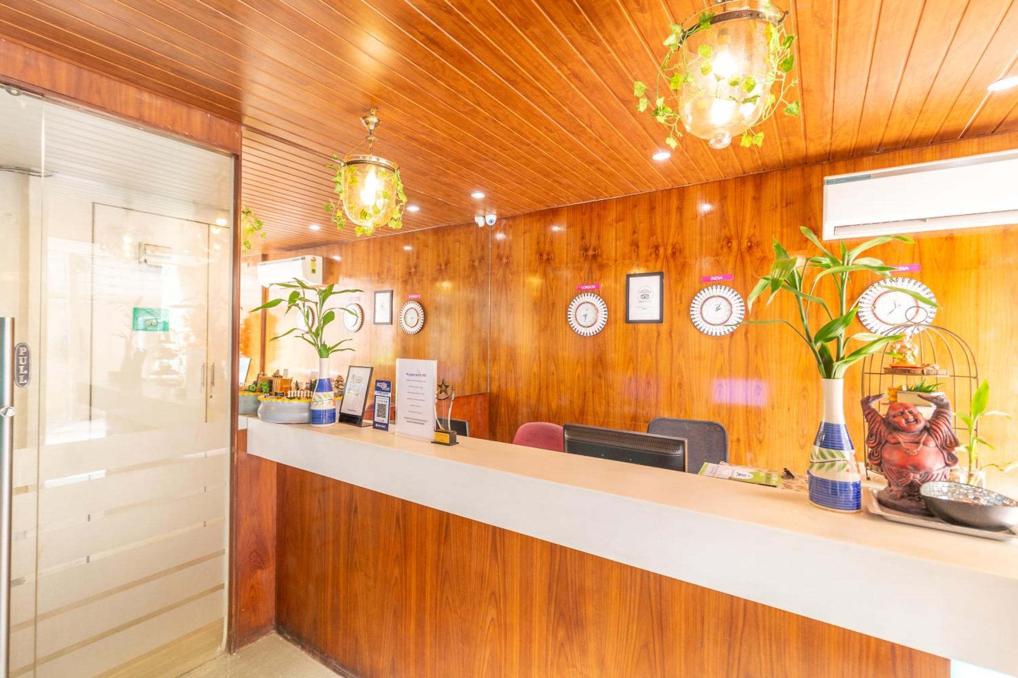 Hotel Celestiial , カンドリム エクステリア 写真