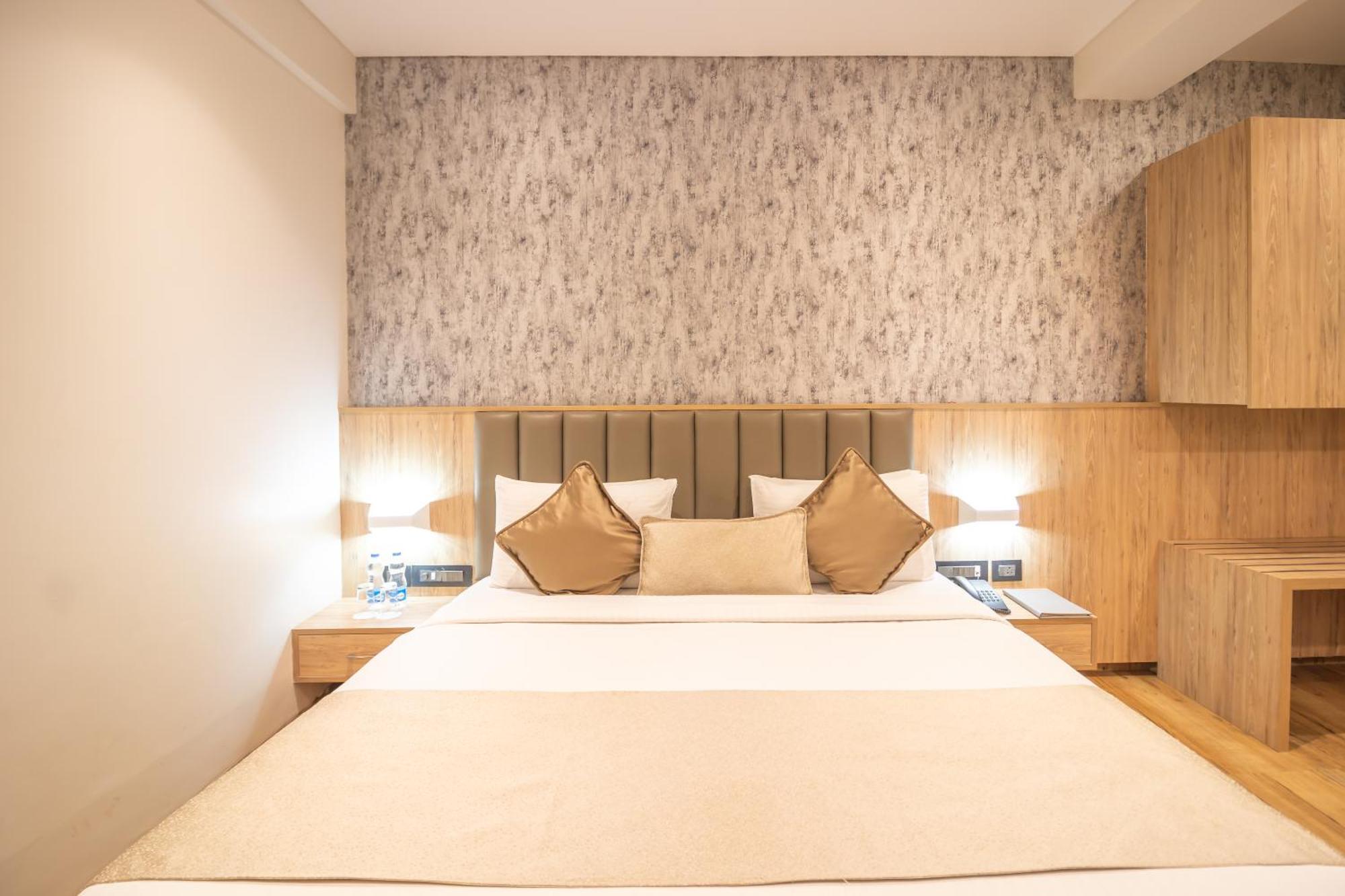 Hotel Celestiial , カンドリム エクステリア 写真